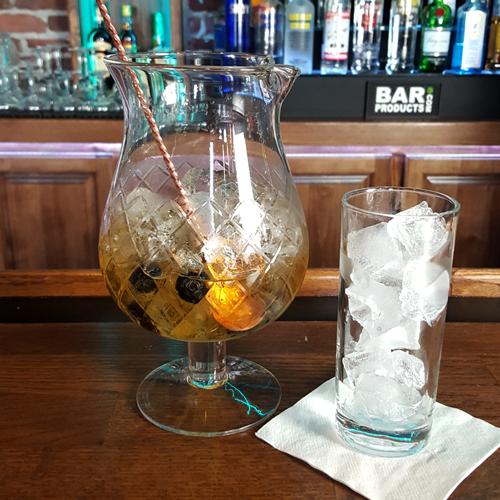 BarConic® Diamond Pattern Mixing Glass - Stemmed 1301ml (44oz.) - Image 3