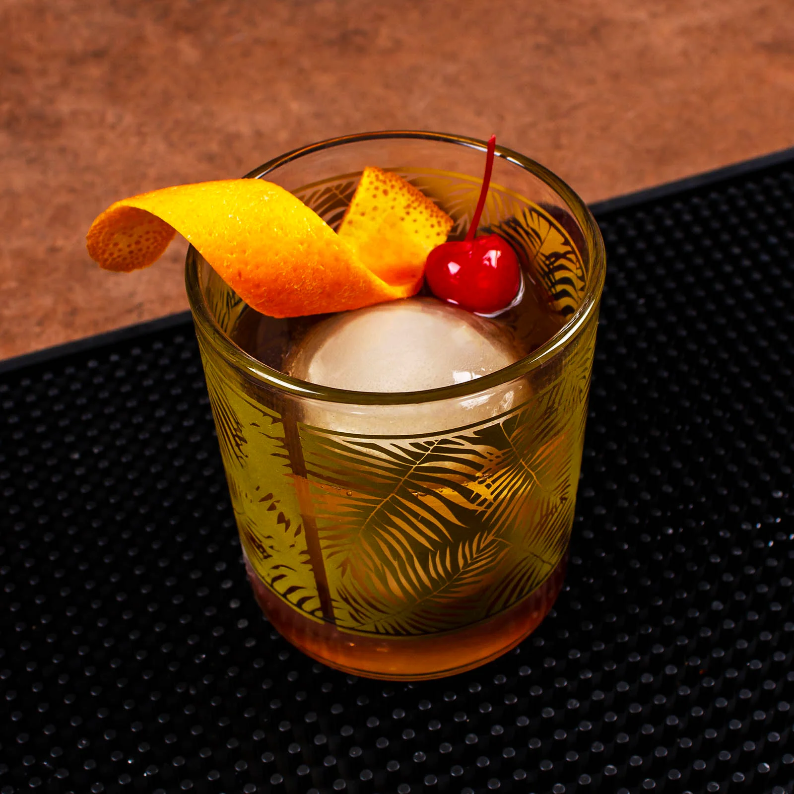 BarConic® Vintage Old Fashioned Glass w/ Gold Leaf Wrap - 10 ounce - Image 3