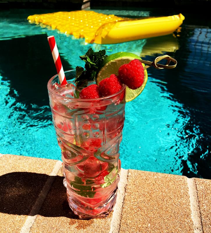 BarConic® Red Stripe Paper Straws - 100 pack - Image 4