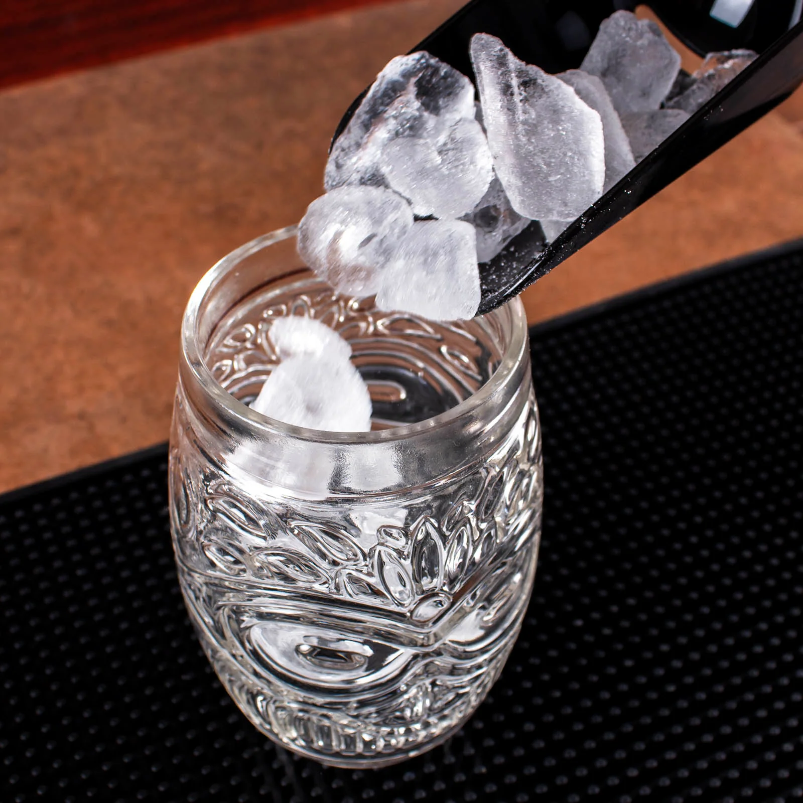 Black Plastic Ice Scoop with Drain - Image 3