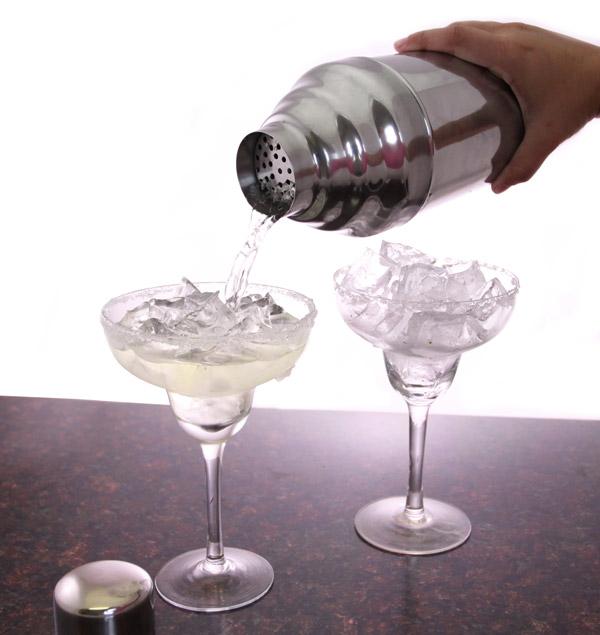 Colossal 3-Piece Cocktail Shaker - 58oz - Image 7