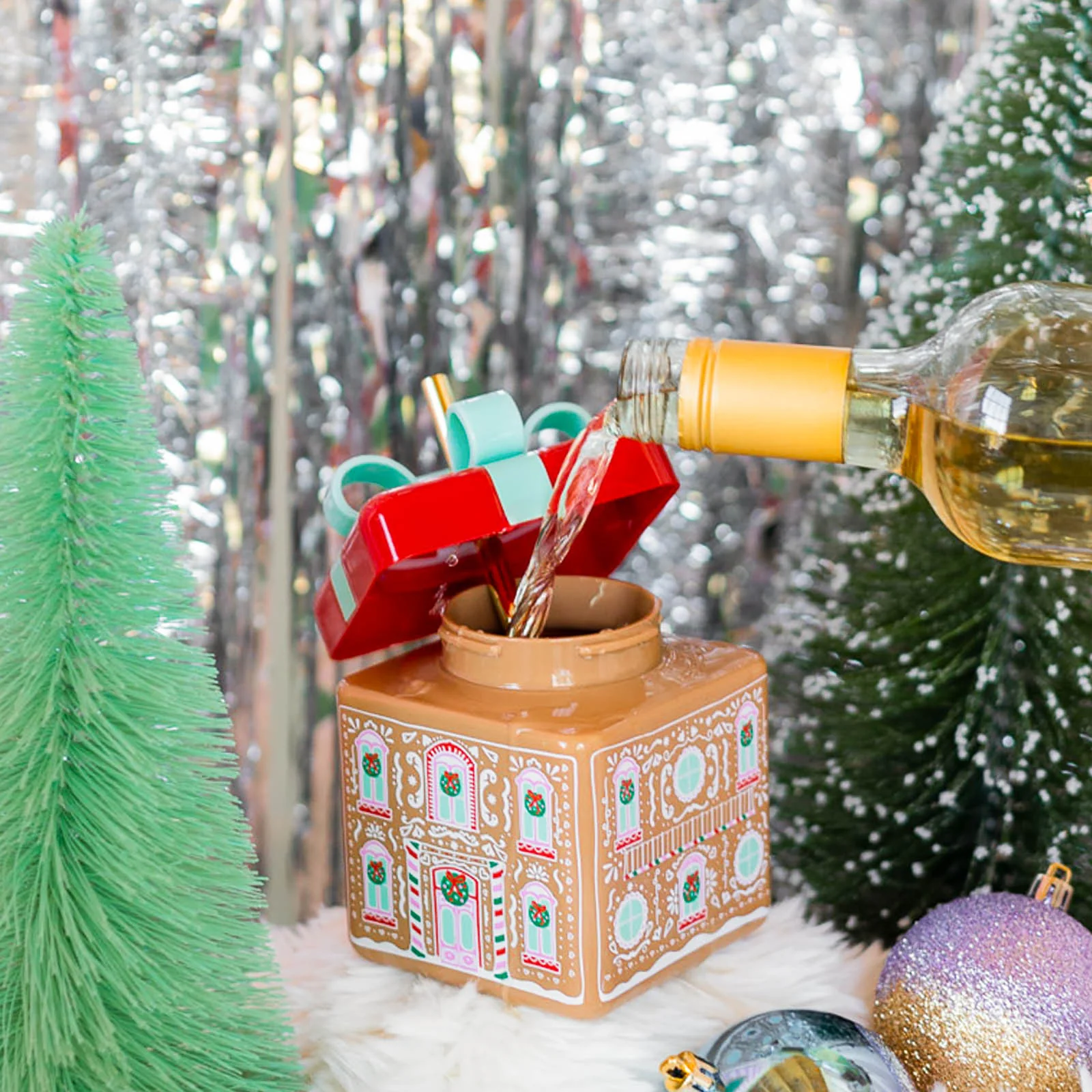 Gingerbread House Novelty Cup with Lid & Straw - 18 ounce - Image 3