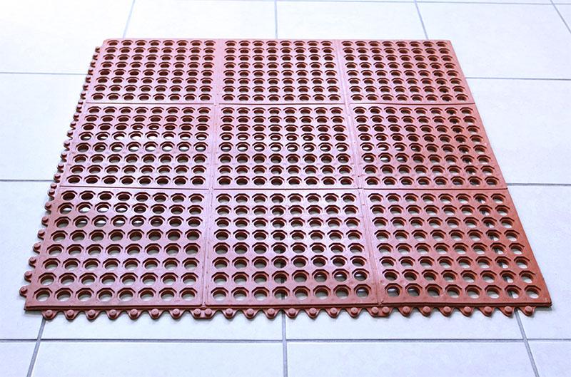 Grease Resistant Interlocking Rubber Floor Mat – Red 3’ X 3’