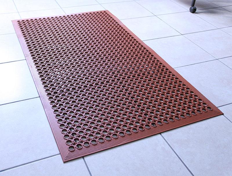 Grease Resistant Rubber Floor Mat – Red 3’ X 5’ - Image 2