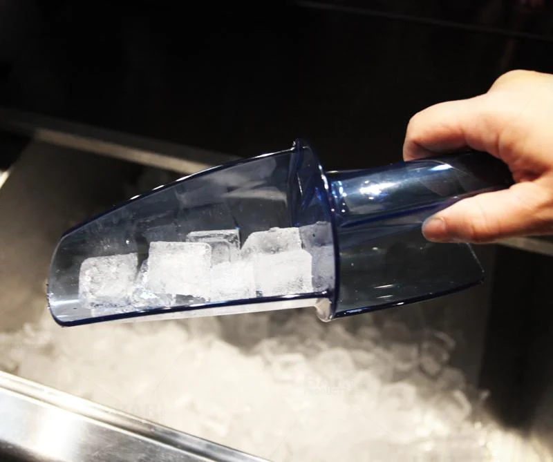 San Jamar SI5500 Saf-T-Scoop 6-10 oz. Food Safe Ice Scoop - Image 8
