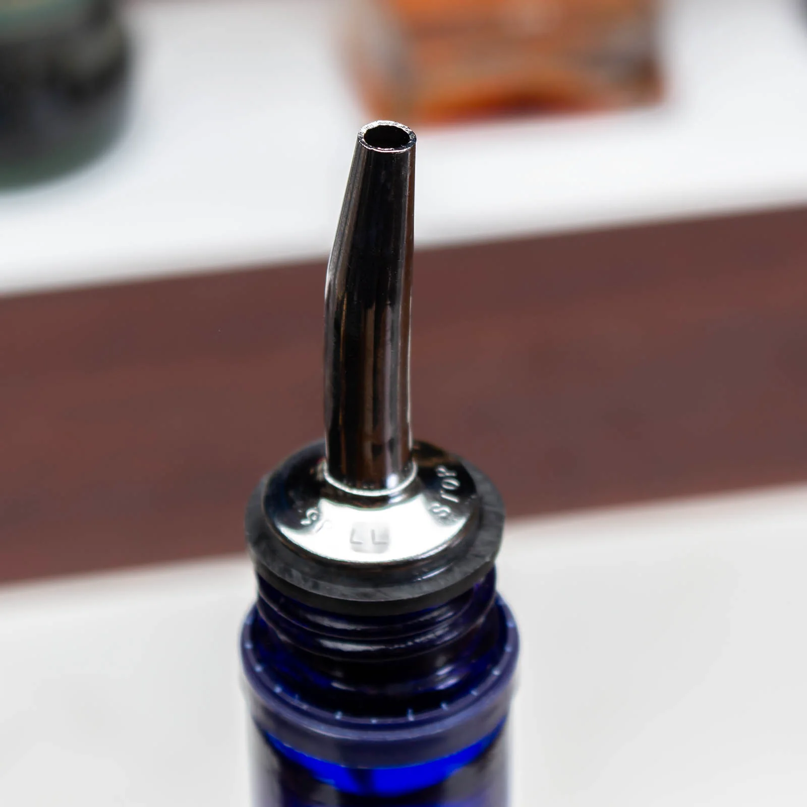 Spill Stop 285-50 Liquor Pourer - Image 6